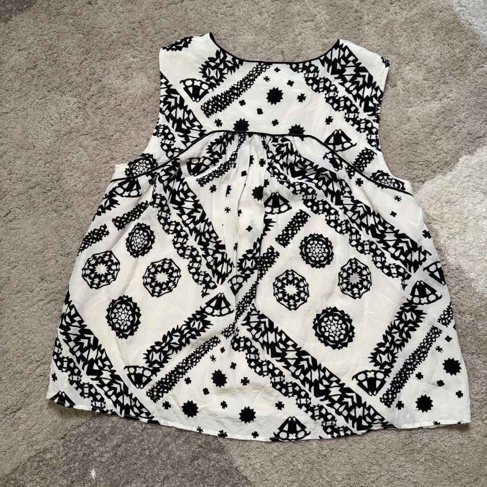 Women's Anthropologie Silk Sleeveless Top | Cream Black Shapes | Size 8 - Picture 6 of 6